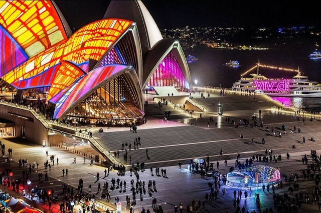 Nổi tiếng nhất và đặc sắc nhất là lễ hội Vivid ở Sydney