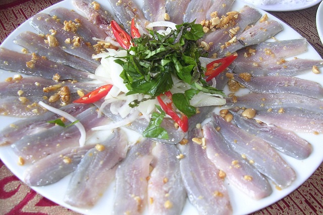 Hình 9: Gỏi cá trích Phú Quốc – món đặc sản nên thử tại Phú Quốc
