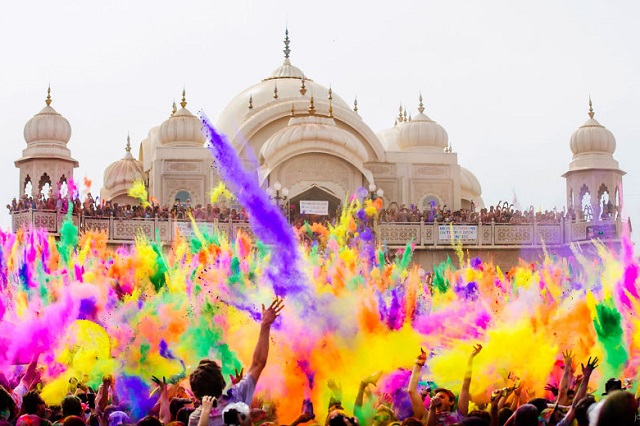 Ngoài khí hậu thuận lợi thì mùa xuân du lịch Ấn Độ bạn còn được tham dự nhiều lễ hội thú vị