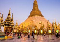 Shwedagon – ngôi chùa dát vàng 2500 tuổi nổi tiếng ở Myanmar