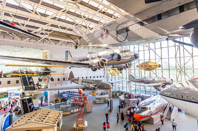 Bảo tàng Hàng Không và vũ trụ quốc gia được xem như là trung tâm nghiên cứu về lịch sử ngành hàng không, phi hành trong vũ trụ